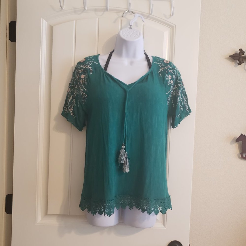 Artesia Boho Embro Green Floral Top